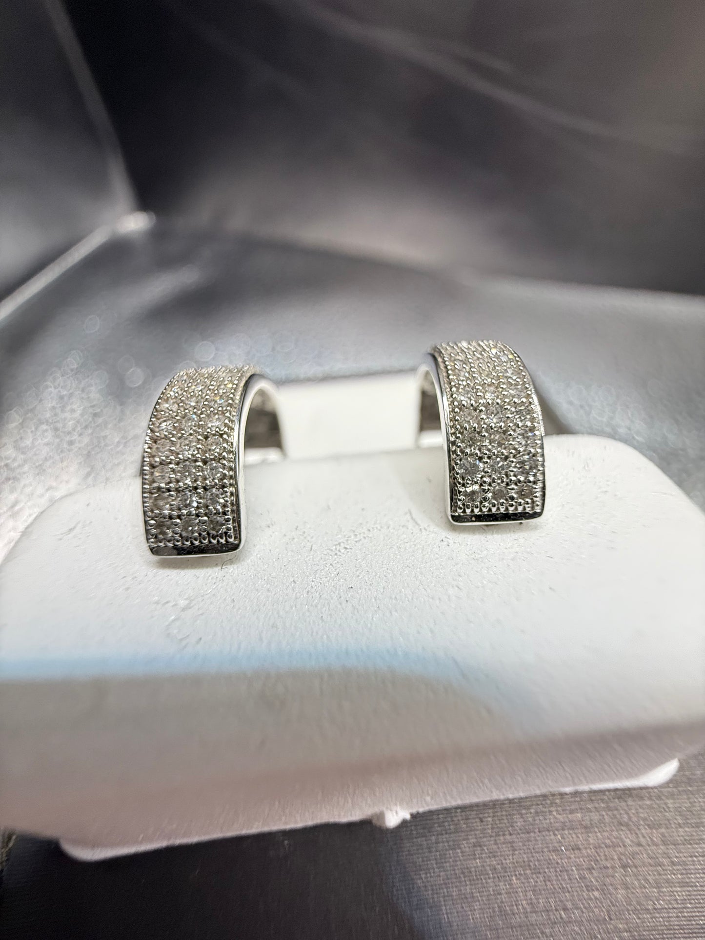 10k White Gold Diamond Earrings